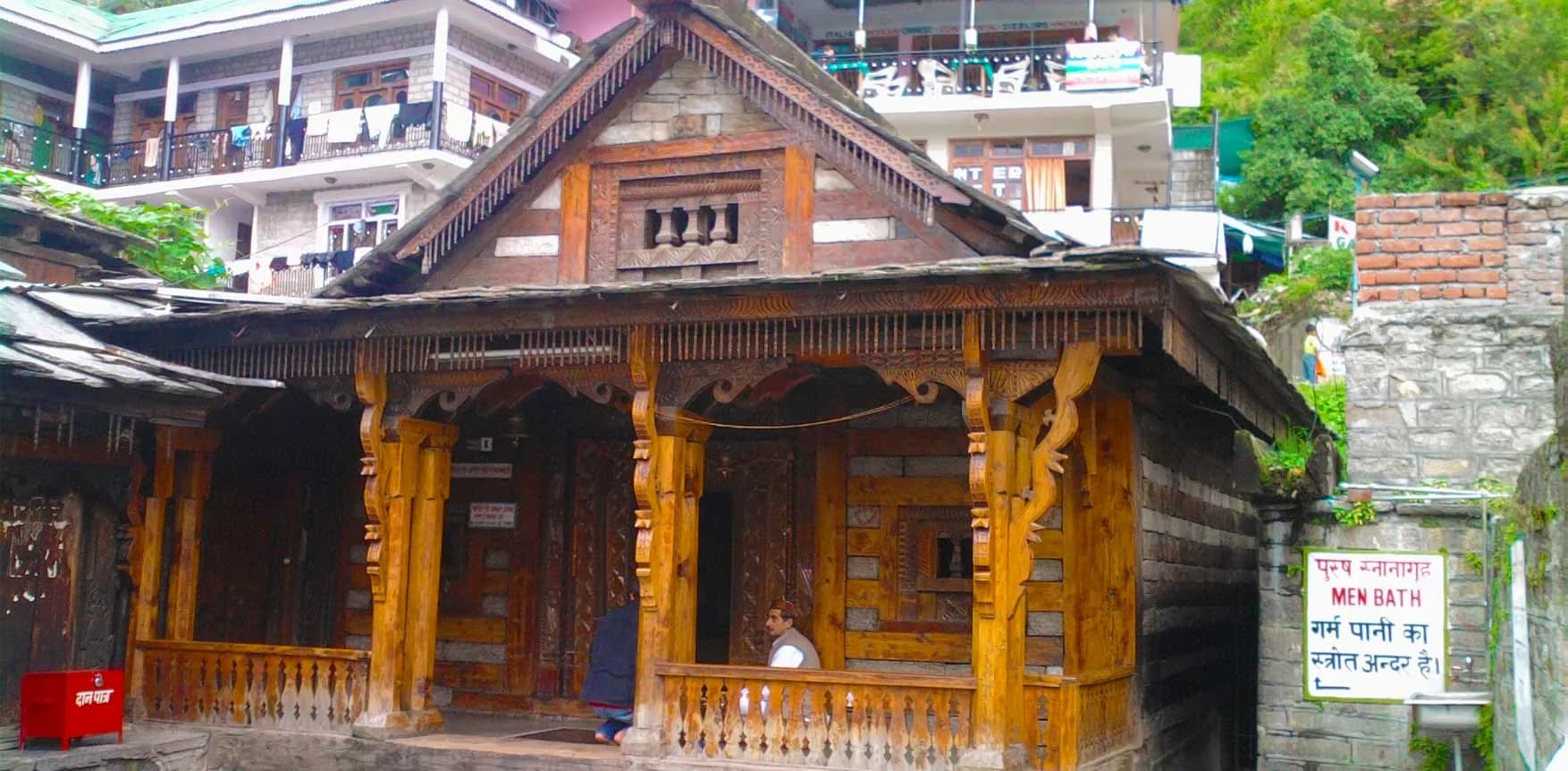Manali town - Bustling hill station with shops and cafes